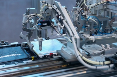 車叔帶你走進工廠,揭秘為什么軒逸純電的電池更靠譜!